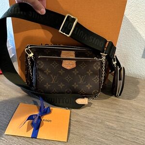 Louis Vuitton Monogram Crossbody Bag with Chain